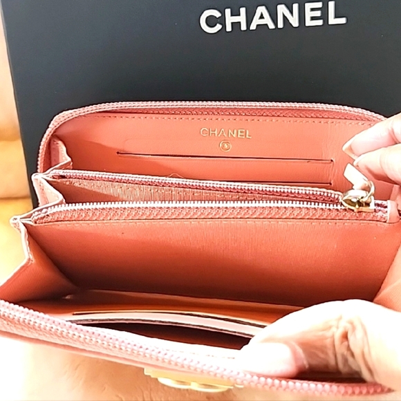 Chanel Boy Small Pink‎ Quilted Wallet with Iconic Gold Hardware - Picture 3 of 9